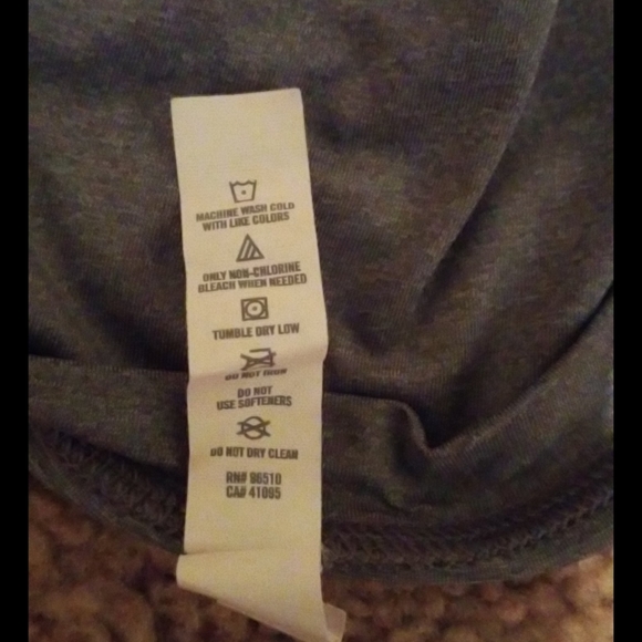 Under Armour Fitted Shirt Size Large - Picture 6 of 6